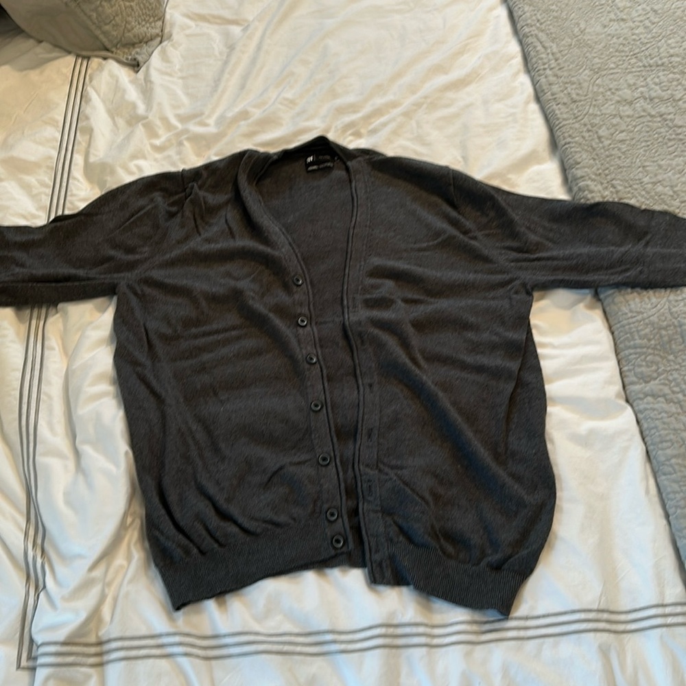 Grey cardigan. Size Large